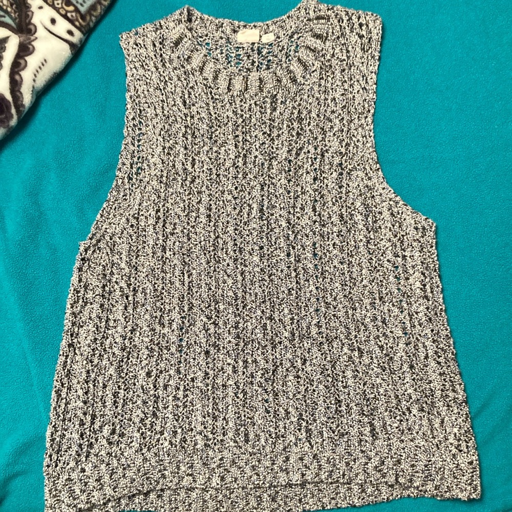 Gap brand Sleeveless open weave knit top. Navy/white